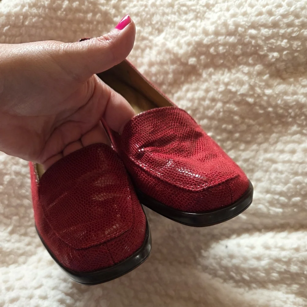 Aerosoles Red Textured Loafers Wedge Comfort Slip On Size 6.5